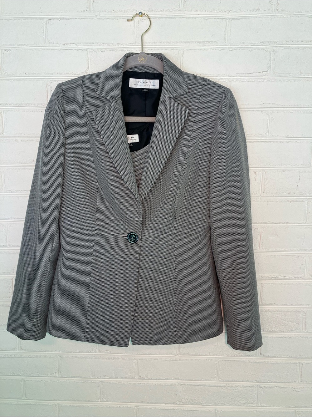 Tahari Gray Single-Button Tailored Blazer and Tank Set Size 4